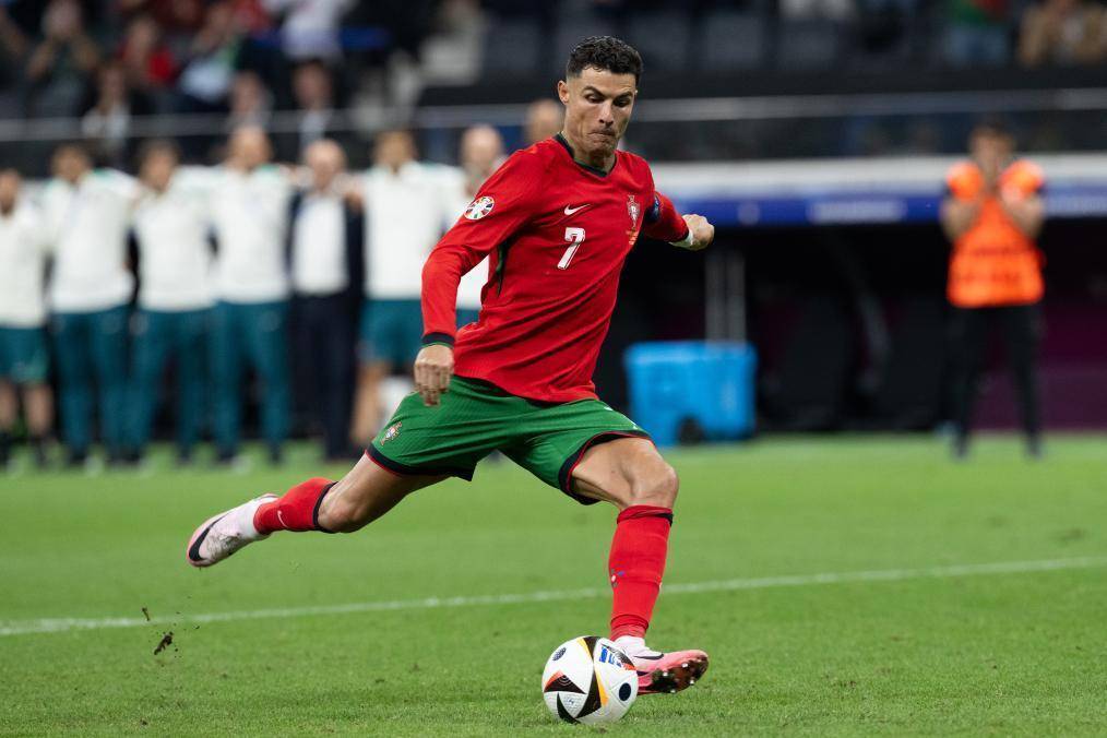 两队鏖战整 两队鏖战整